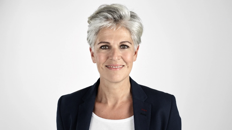 Seniorin Blaser von vorne