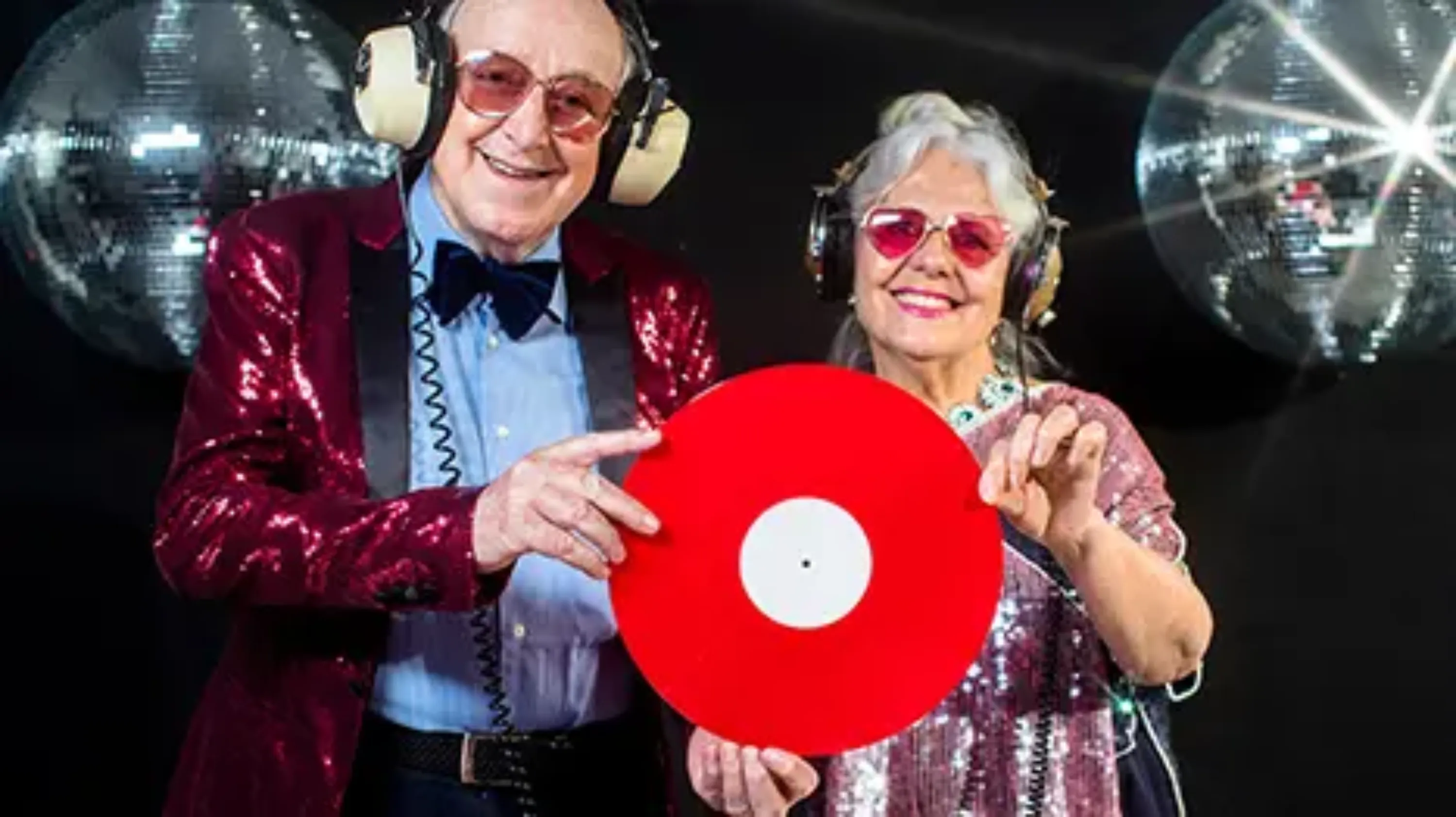 Couple de personnes âgées en DJ 