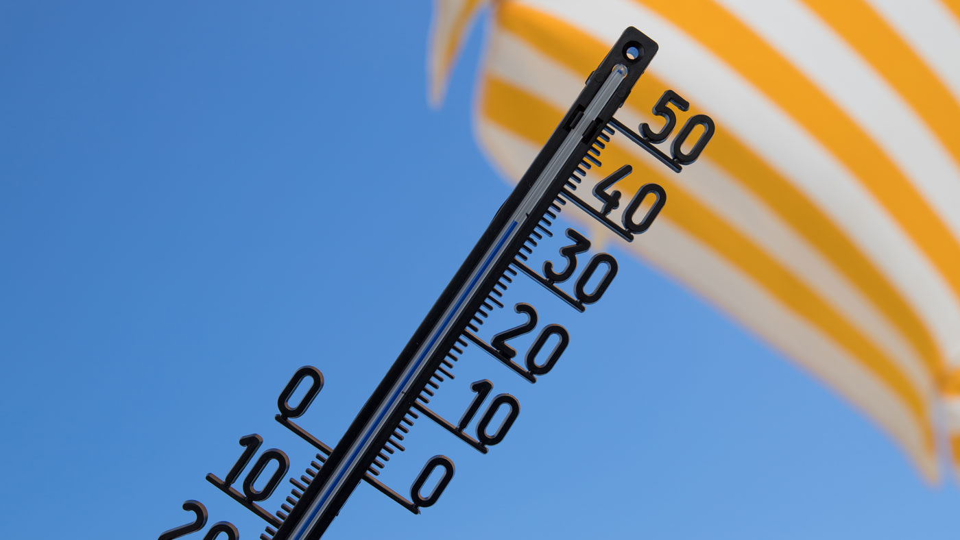 Thermometer und Sonnenschirm